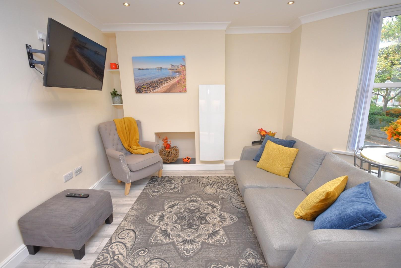 Flat 4 19 Victoria Road Penarth CF64 3EG